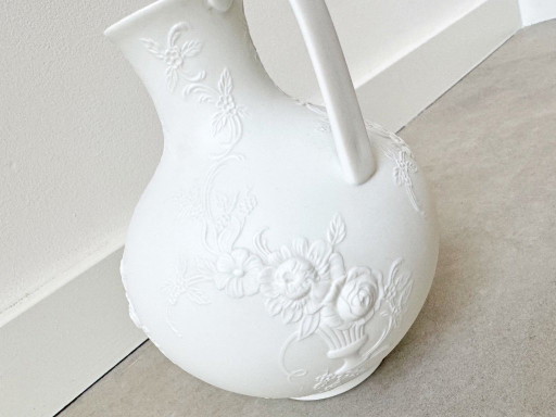 1x Vintage White Biscuit Porcelain AK Kaiser 445 Vase – vazen (photo 2 of 8)
