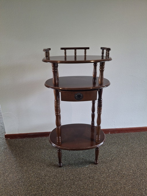 Table d'appoint vintage avec trois étagères et un tiroir, style Bombay