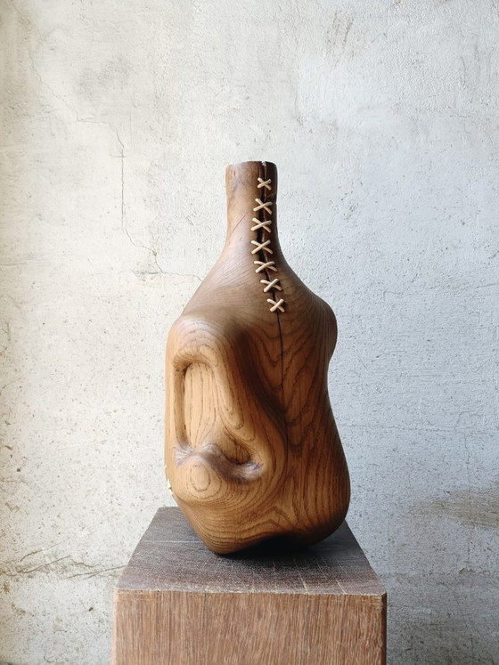 Image 1 of Vase/Skulptur aus geschnitzter massiver Eiche