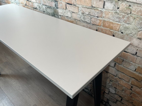 Steelcase B-Free Tavolo Alto – Bianco Nero | J.L. Iratzoki – Tavoli, Metal, lamine (photo 5 of 5)