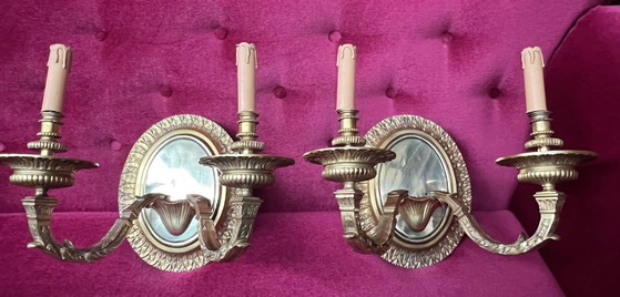 Een paar massief vergulde bronzen wandlampen in Lodewijk XVI-stijl. (photo 8 of 8)