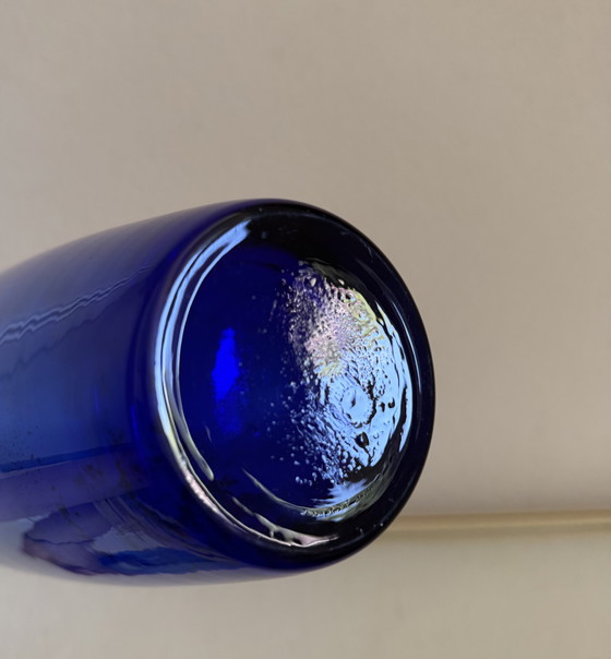 Image 1 of Blauwe iriserende kristallen vaas uit de jaren 80
