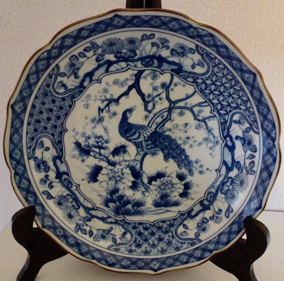 Image 1 of Andrea By Sadek blu-bianco, pavone su un albero, piatto piano.