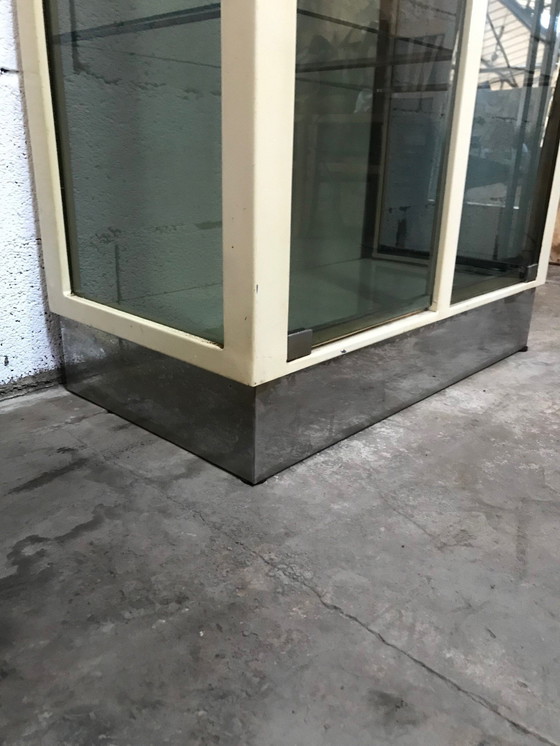 Image 1 of Vitrine médicale vintage années 70