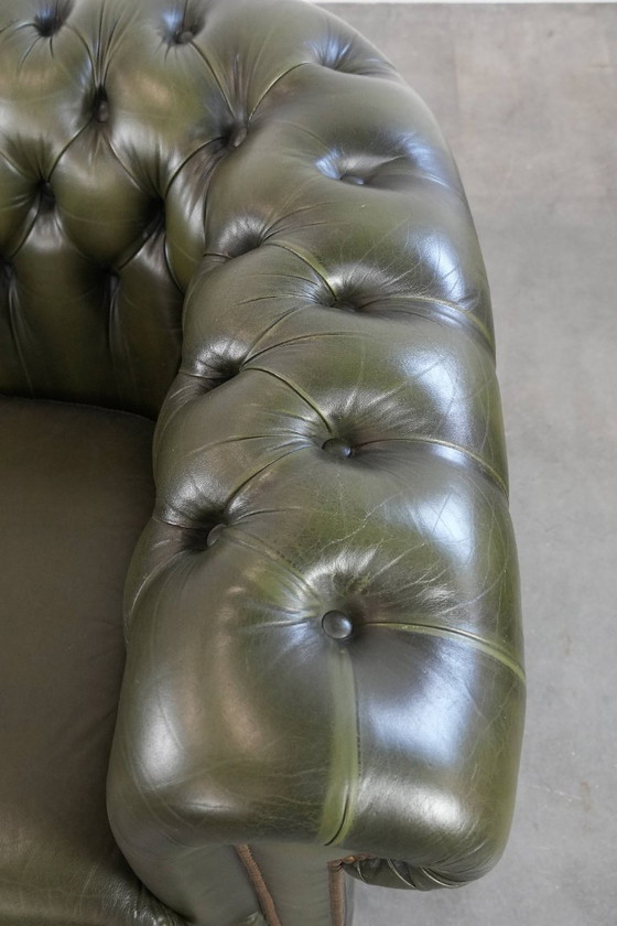 Image 1 of Sillón club Chesterfield de piel de vaca verde de estilo inglés