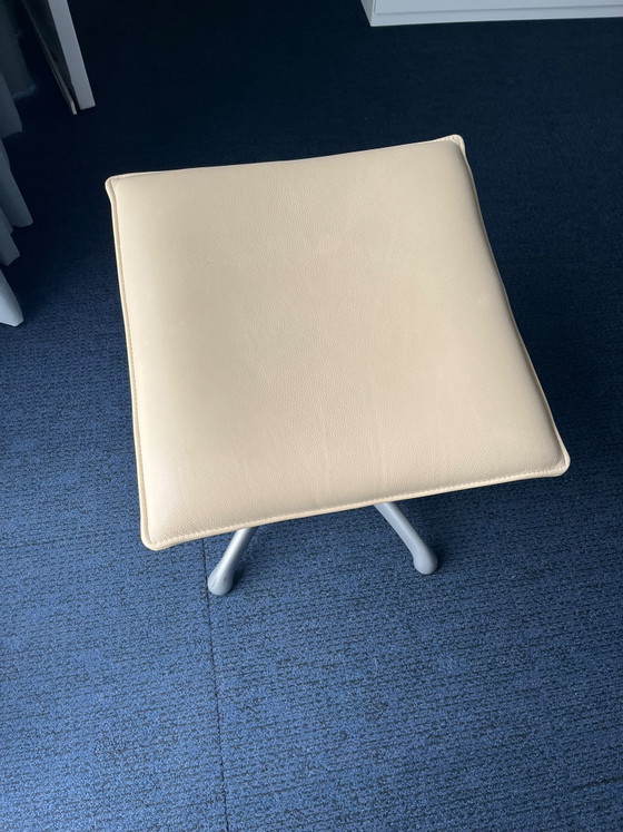 Jori Design Fußhocker – Hocker & Poufs, Leather (photo 2 of 5)