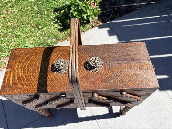 Image 1 of Costurero antiguo de roble con patas – extensible – en muy buen estado