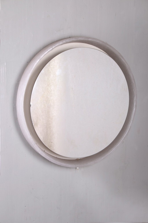 Runder Plexiglas-Badezimmerspiegel im Vintage-Stil mit Innenbeleuchtung.