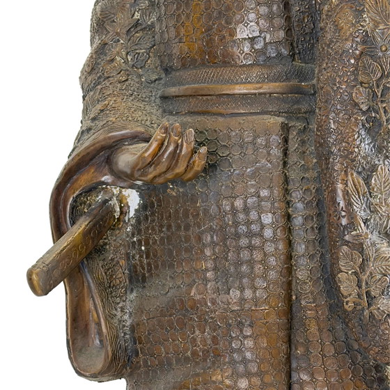 Monumental Estatua Antigua Japonesa de Bronce de un Samurai / Daimyo – Período Meiji (92 cm) – 34.2 kg (photo 9 of 11)