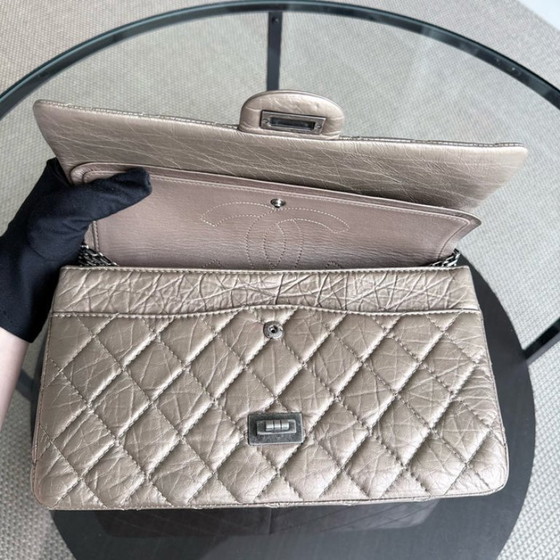 Image 1 of Chanel 2.55 Reissue 226 - Piel de becerro envejecida acolchada, herrajes de bronce rutenio y plata, Serie 17