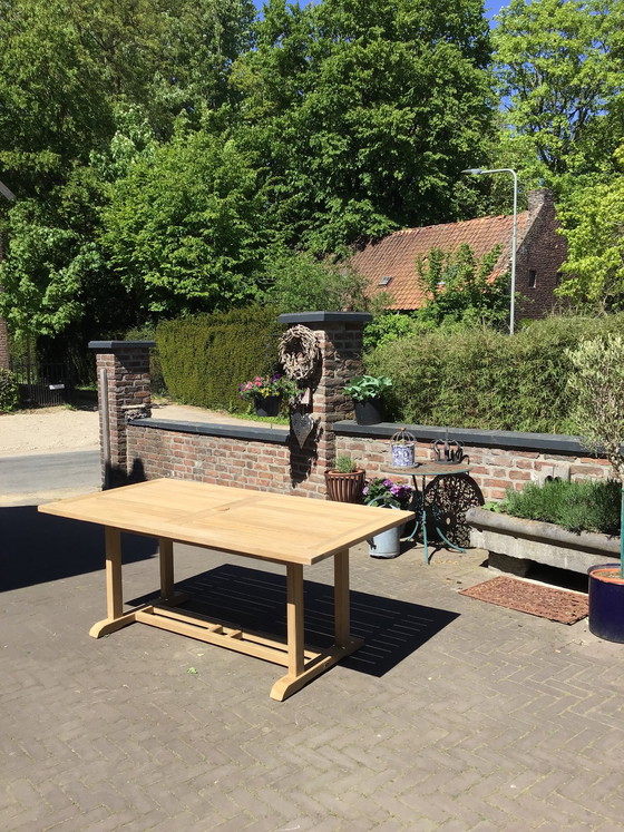 Image 1 of Mooie stevige Teakhouten tuintafel 175x90x72cm van het merk Gloster in heel goede staat