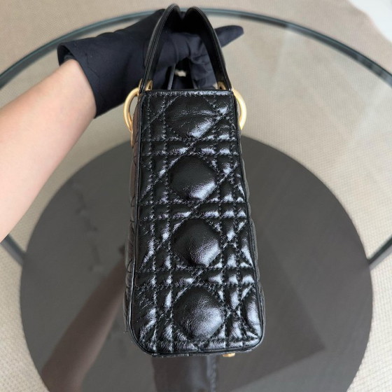 Image 1 of DIOR LADY SMALL - CANNAGE GEGLAZUURD KALFSLEER ZWART MET GOUDEN BESLAG
