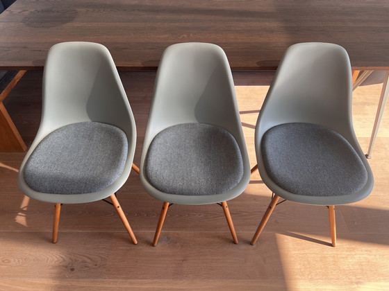 3 Vitra DSW-stoelen – Eetkamerstoelen, Metal, Plastic (photo 9 of 15)