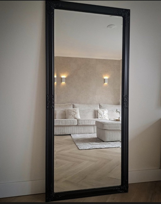 Grand miroir avec cadre noir mat hotel chic