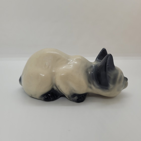 Image 1 of Figur „Liegende Katze“, emailliertes Porzellan, Lladró-Stil, 20. Jahrhundert – Spanien