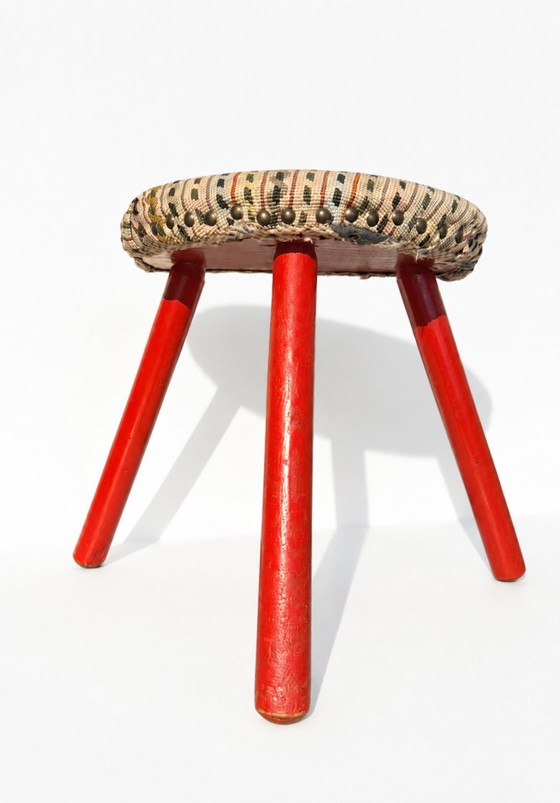 Image 1 of Vintage Mid-Century Ovale Kilim Three-Legged Stool Red Lacquered Milking 35cm
