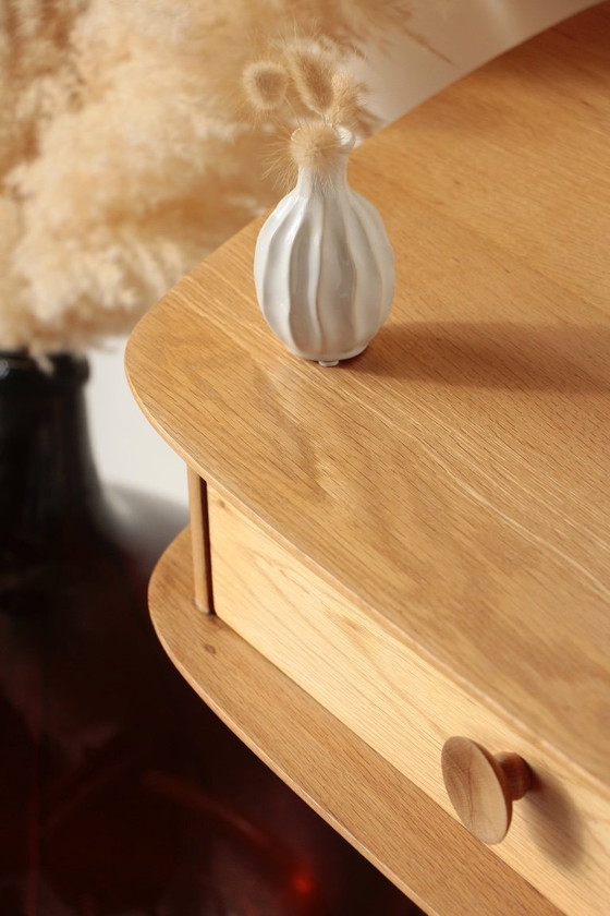 Image 1 of Massief eikenhouten consoletafel met driepootframe – Vintage & gerestaureerd