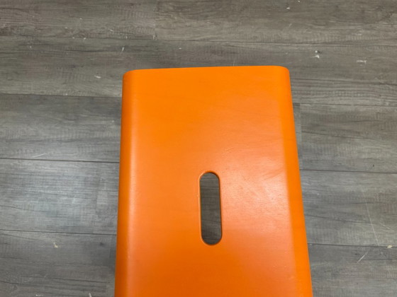 Blå Station Bimbo Hocker – Oranges Holz | Osko + Deichmann – Wood (photo 4 of 5)
