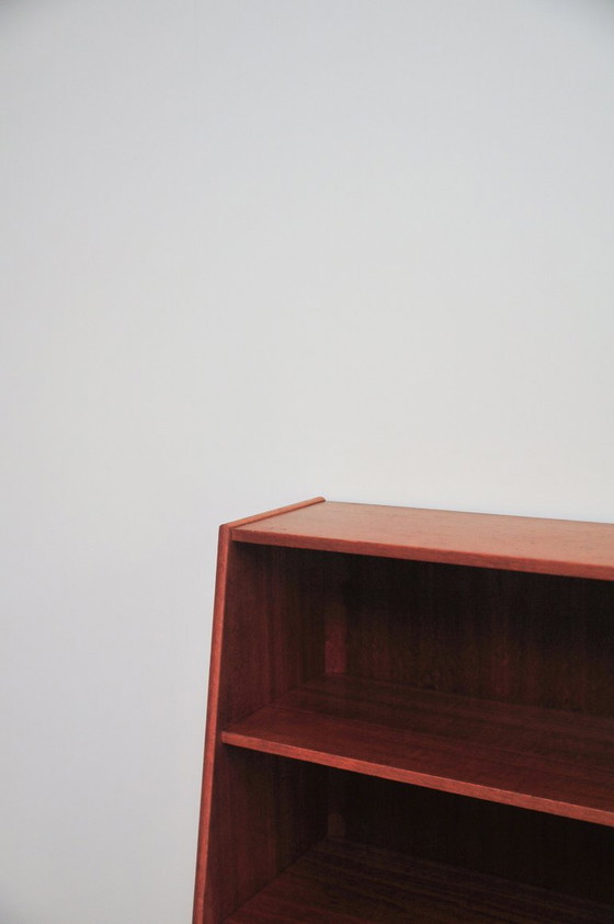Teak Bookcase with Sculptural Legs – Wood, Brass, Vintage (photo 6 of 6)