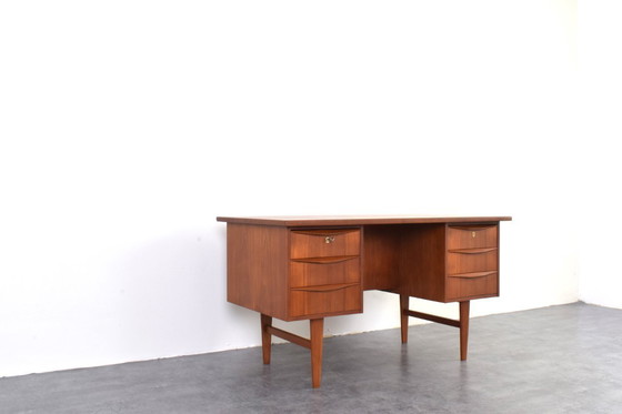 Image 1 of Mid Century Dänischer Teak Chefschreibtisch, 1960er Jahre