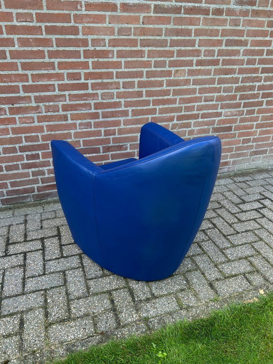 Image 1 of 2x Leolux Carabita armchairs cobalt blue leather