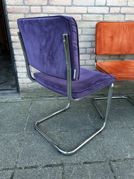 Image 1 of 6 Zuiver Ridge Stühle mit geripptem Stoffbezug und Rohrrahmen