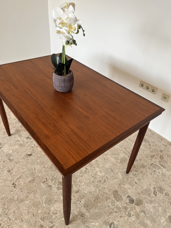 Image 1 of Table de salle à manger vintage en teck restaurée