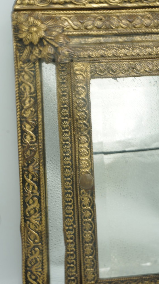 Image 1 of Niederländischer antiker, verzierter Messing-Galeriespiegel, Bürsten, Wandglas, Kupferschrank