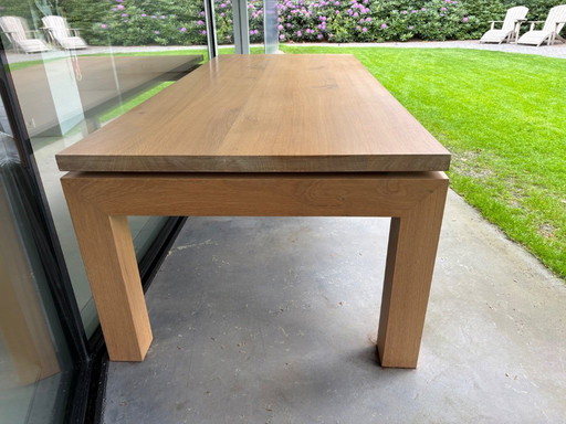 Mesa de comedor de roble