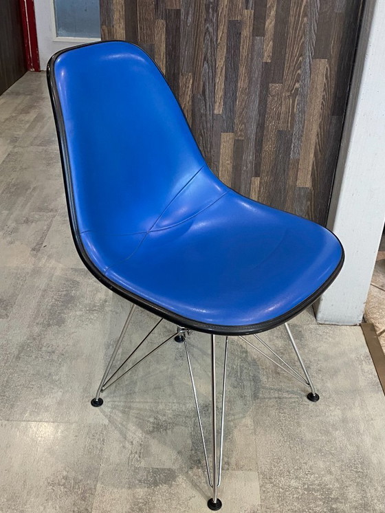 Image 1 of Sedia vintage Eames Herman Miller in vinile blu e fibra di vetro (anni '50, '60, '70)
