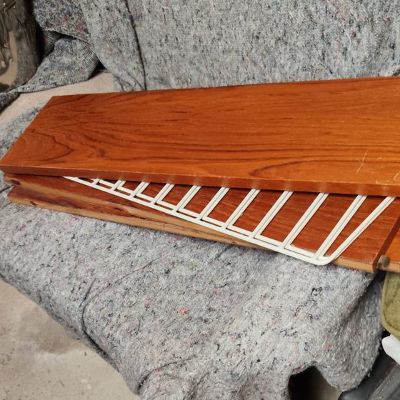 Scaffale String Scandinavo in teak, 3 livelli, Scaffali a muro, Legno, Metallo, Bianco, Mid Century Modern (foto 3 di 5)