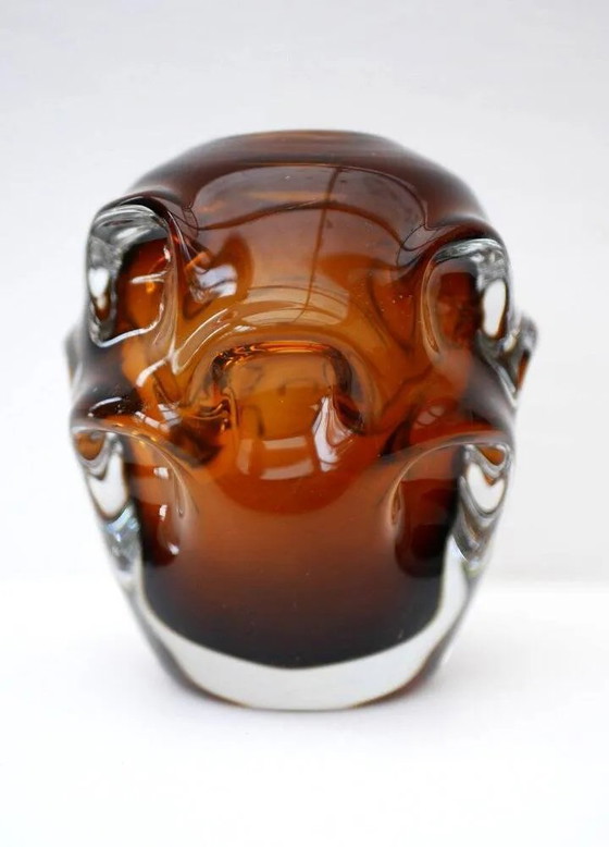 Image 1 of Mid-century modern biomorphic-shaped handmade crystal vase in amber and brown attributed to Börne Augustsson for Åseda, Sweden