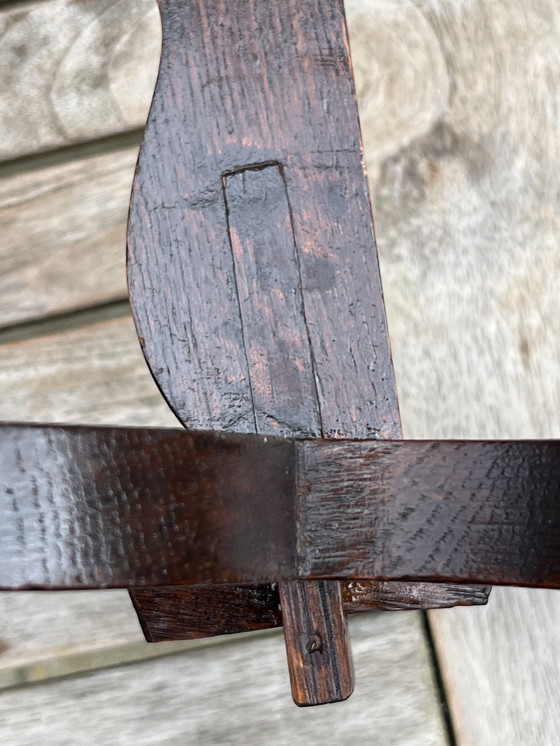 Image 1 of Table d'appoint de l'école d'Amsterdam | Chêne massif | 1920-1940 | Unique Craftsmanship