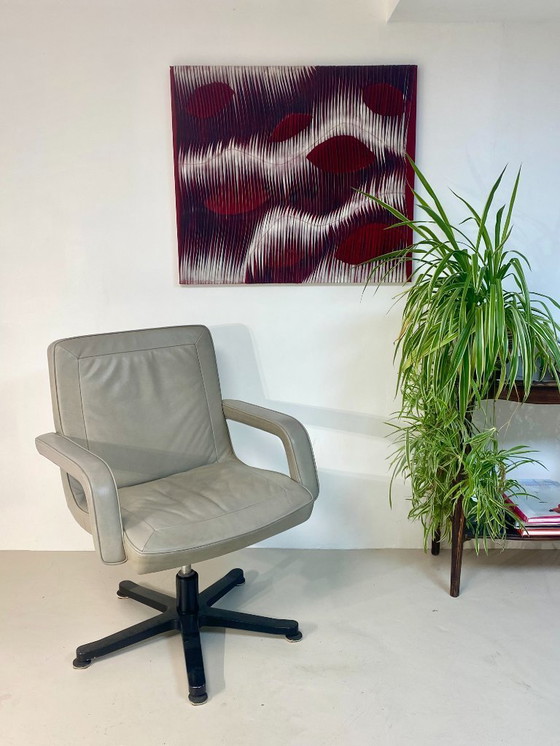 Image 1 of Visitor armchair mobilier international cuir Gris 2000 Ref Camilla