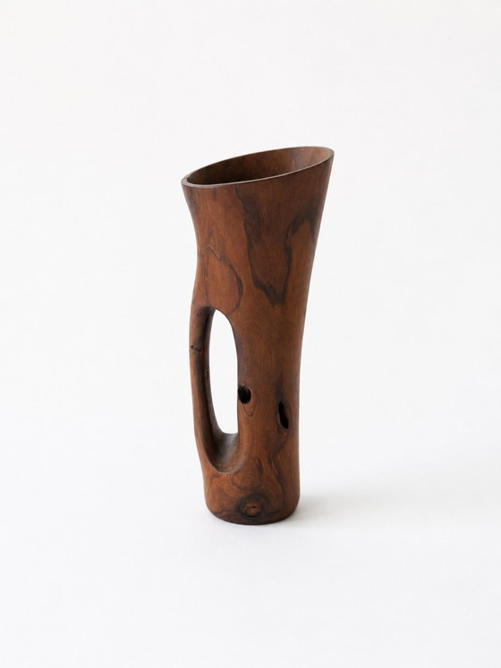 Image 1 of Sculpturale olijfhouten kan/vaas uit het midden van de 20e eeuw – Alexandre Noll-stijl (jaren 1950/1960)