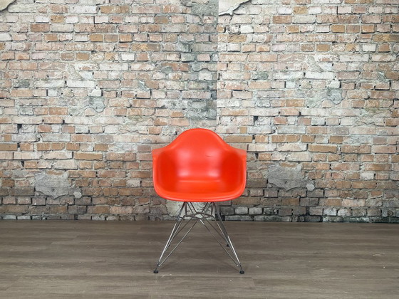 Vitra DAR – Oranger Kunststoff | Charles & Ray Eames – Sessel, Metal, Plastic (photo 2 of 15)