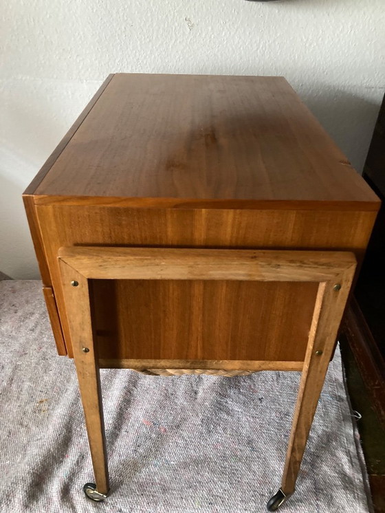 Image 1 of Chariot de couture vintage - table de couture - meuble de couture - plaqué teck - sur roulettes