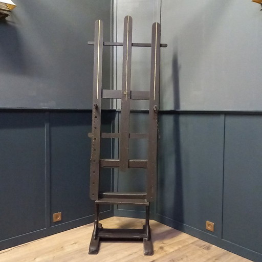 Vintage sturdy easel