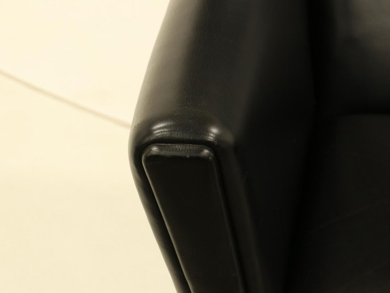 Image 1 of Poltrona Wing e pouf coordinato – CH445 e CH446 – di Hans Wegner