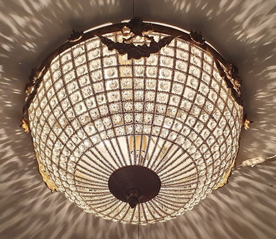 Very large (50 cm) vintage crystal ceiling light with rosettes and garlands, Brass, Transparent (photo 2 of 18)