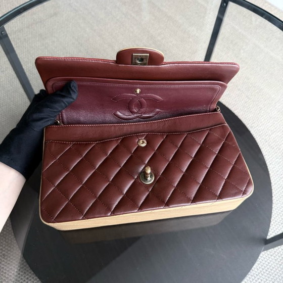 Image 1 of Chanel Classic Flap Medium - 25 cm gewatteerd lamsleer Tri-Colo goudkleurige hardware Serie 18