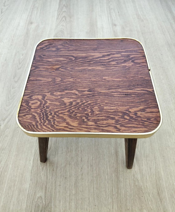 Image 1 of Table d'appoint des années 40 avec motif en bois