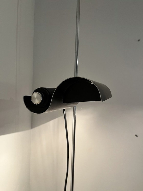 Lampade da terra modello DIM design Vico Magistretti edizione Oluce Acciaio cromato & alluminio, Metallo, Nero (foto 4 di 11)