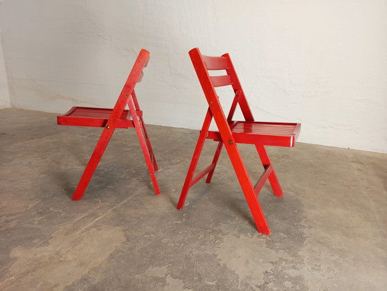 Image 1 of 2 x vintage rode houten klapstoelen