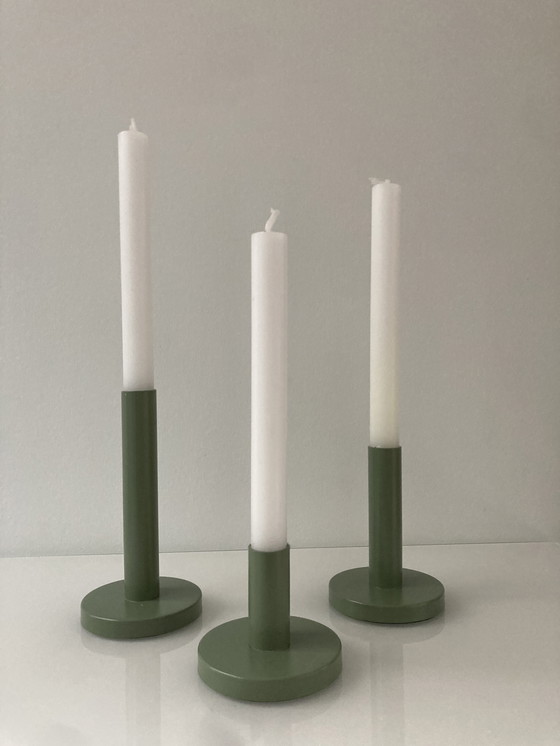 Image 1 of Set Van Drie Moderne Olijfgroene Kandelaars