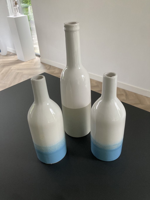 Set aus drei dekorativen Flaschen