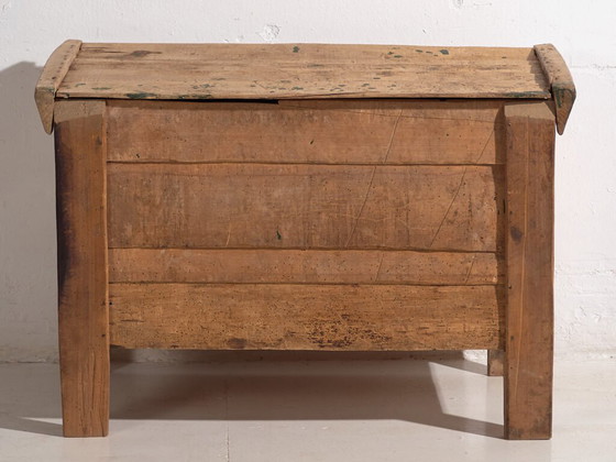 Antieke volksgesneden kist van grenenhout – Centraal-Europa, circa 1850 – Opbergkast, Rustic (photo 35 of 40)