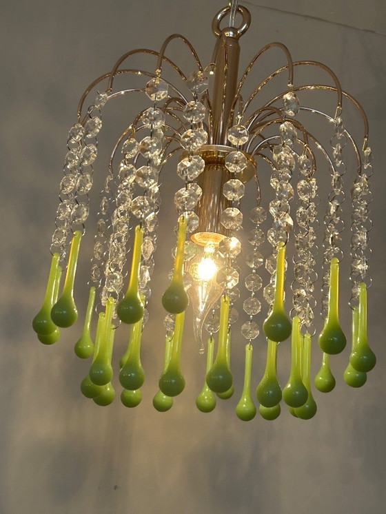 Image 1 of Lustre Vintage en cristal vert opalin en forme de goutte d'eau