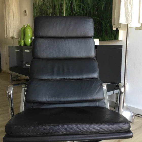 Vitra EA222 y 223 – Sillas giratorias, Cuero (photo 4 of 8)