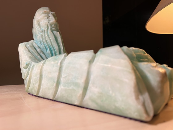 Image 1 of Sculpture décorative en albâtre d'Asie "Empty Pocket" (poche vide)